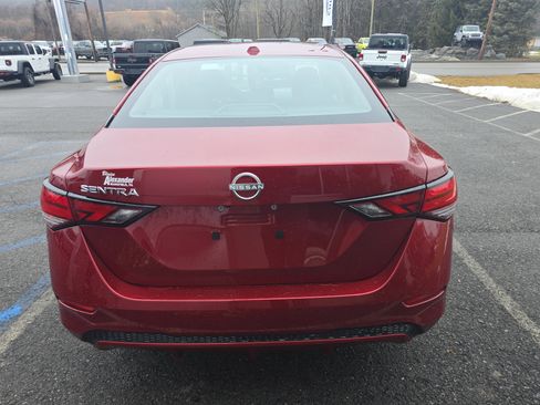 Used 2025 Nissan Sentra SV image 4