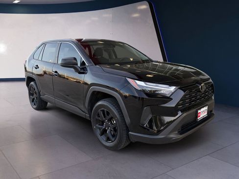 Used 2024 Toyota RAV4 LE FWD image 7