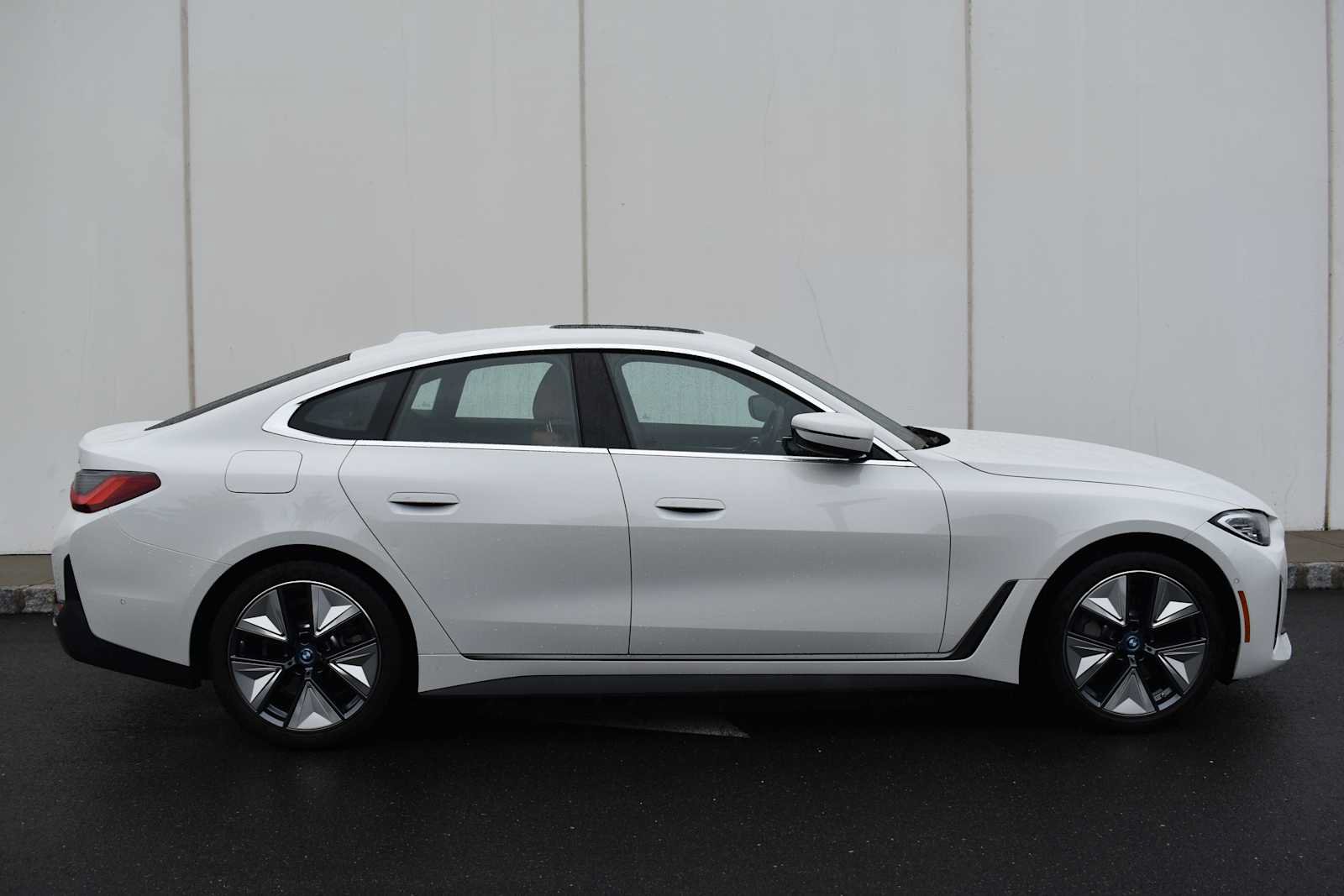 Used 2024 BMW i4 eDrive35 w/ Premium Package RWD image 4