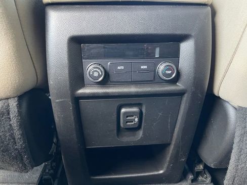 Used 2022 Chevrolet Traverse LS FWD image 18