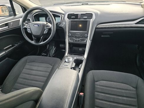 Used 2020 Ford Fusion SE image 22