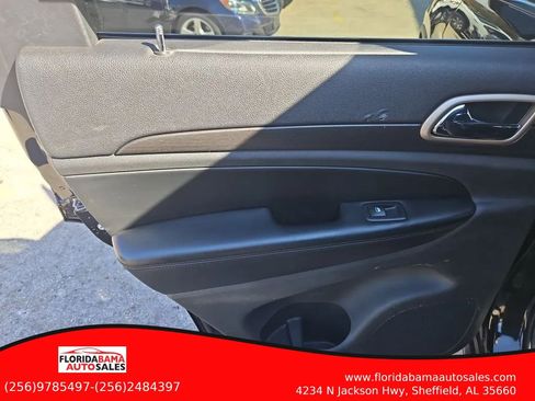 Used 2017 Jeep Grand Cherokee Laredo w/ Quick Order Package 2BE image 9