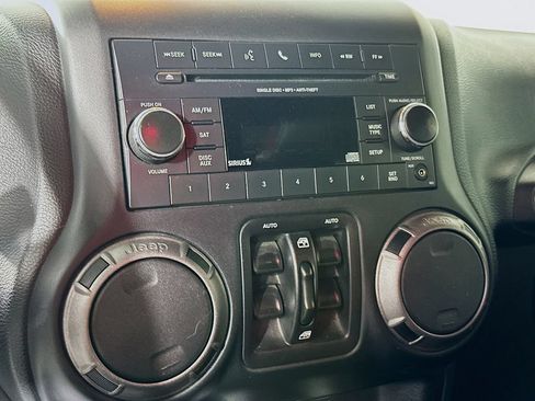 Used 2018 Jeep Wrangler Unlimited Sport AWD/4WD image 19