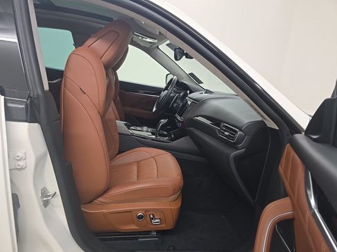 Used 2022 Maserati Levante Modena AWD/4WD image 11