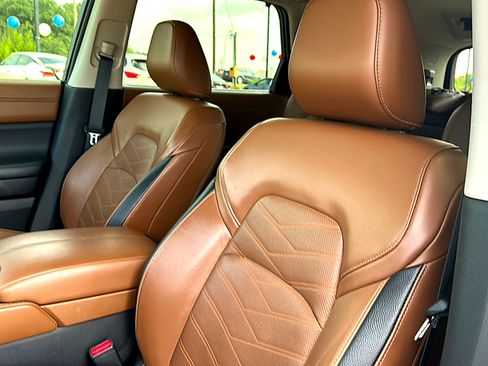 Used 2024 Nissan Pathfinder Platinum FWD image 14