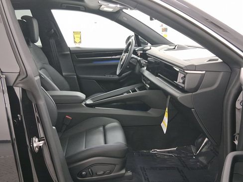 Used 2025 Porsche Macan 4S Electric AWD/4WD image 26