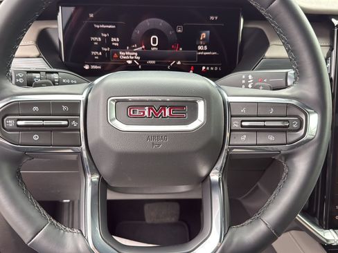 Used 2026 GMC Acadia Elevation w/ Elevation Premium Package FWD image 14