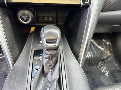 Used 2024 Toyota Venza Limited image 30