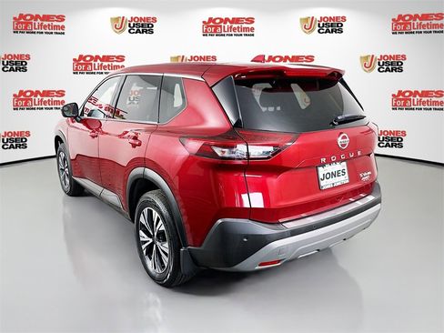 Certified 2021 Nissan Rogue SV image 2