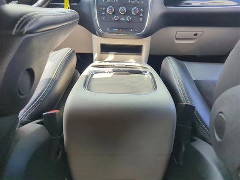 Used 2020 Dodge Grand Caravan SXT image 14