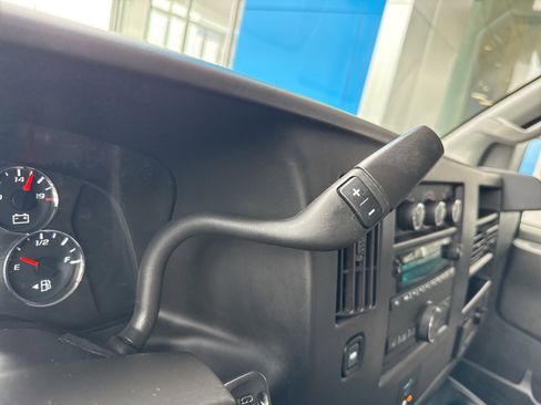 Used 2017 GMC Savana 2500 image 27