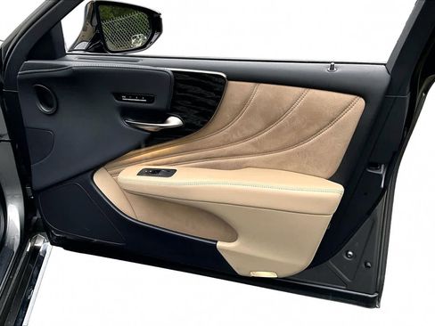 Used 2022 Lexus LS 500 AWD w/ Accessory Package (Z2) image 23