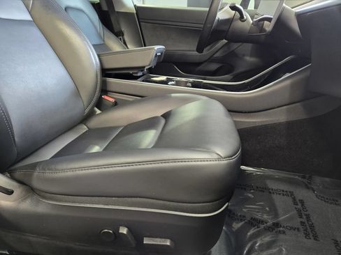 Used 2020 Tesla Model 3 Standard Range Plus RWD image 7