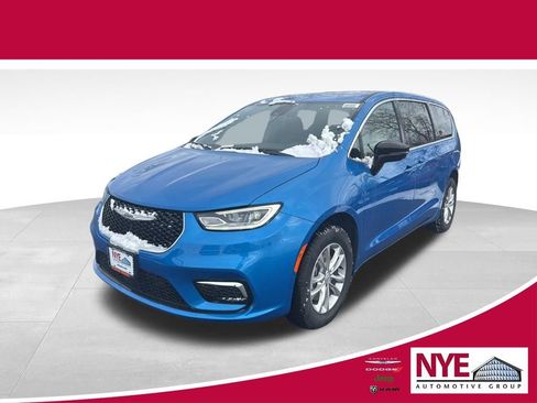 New 2026 Chrysler Pacifica Select image 1