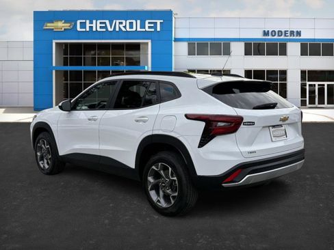 Used 2025 Chevrolet Trax LT w/ Driver Confidence Package image 3