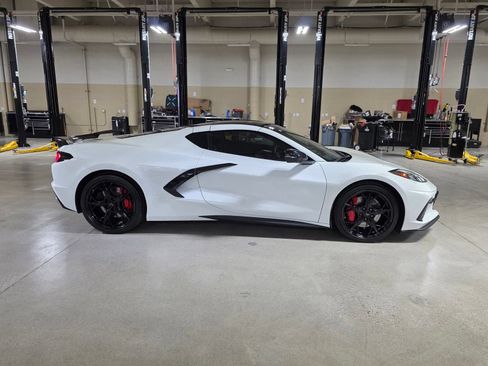 Used 2022 Chevrolet Corvette Stingray Premium Cpe w/ Z51 Performance Package RWD image 8