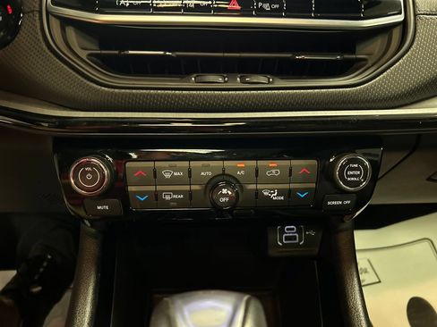 Used 2025 Jeep Compass Limited w/ High Altitude Package AWD/4WD image 19