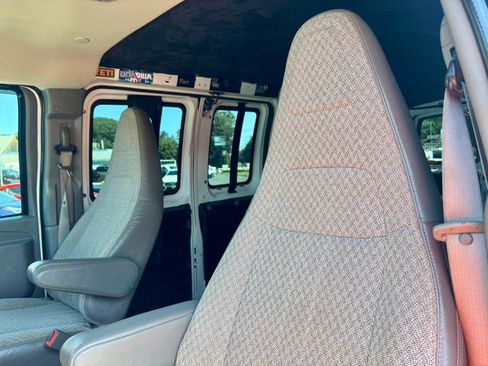Used 2017 GMC Savana 2500 Extended RWD image 15