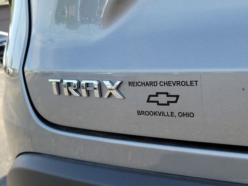 Used 2024 Chevrolet Trax LT w/ Sunroof Package FWD image 6