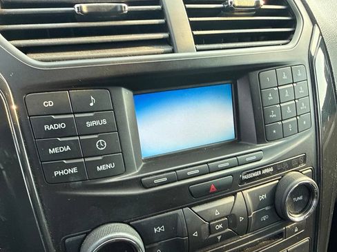 Used 2017 Ford Explorer XLT AWD/4WD image 14