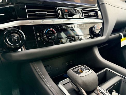 New 2026 Nissan Pathfinder Platinum image 27