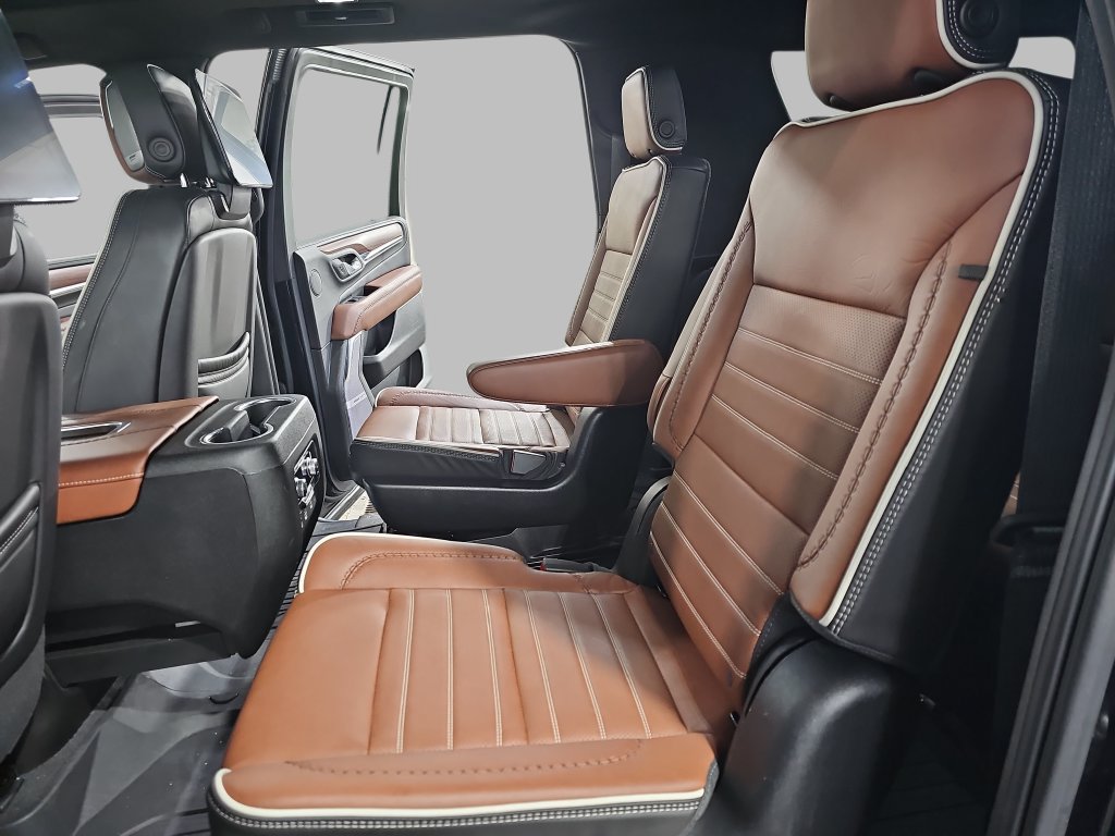 Used 2023 GMC Yukon XL Denali Ultimate w/ LPO, Floor Liner Package AWD/4WD image 19
