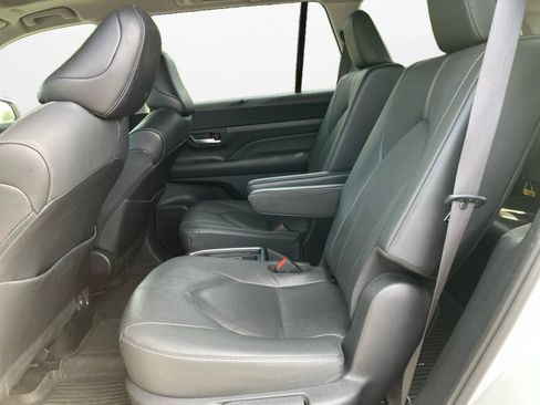 Used 2024 Toyota Grand Highlander Platinum image 16