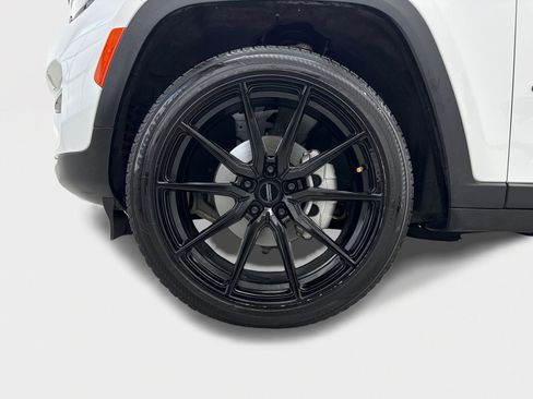 Used 2025 Jeep Grand Cherokee Limited w/ Black Appearance Package AWD/4WD image 45