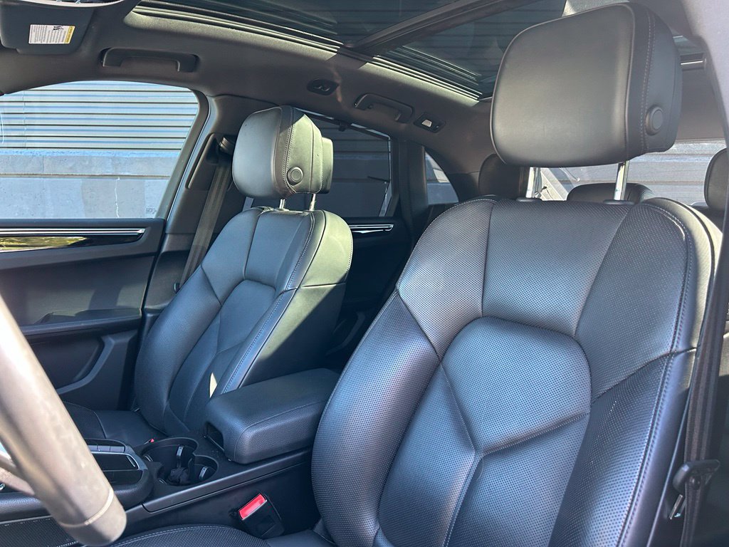 Certified 2020 Porsche Macan AWD/4WD image 5