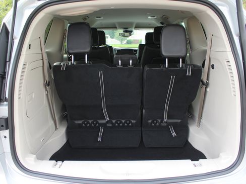 Used 2024 Chrysler Pacifica Select image 6