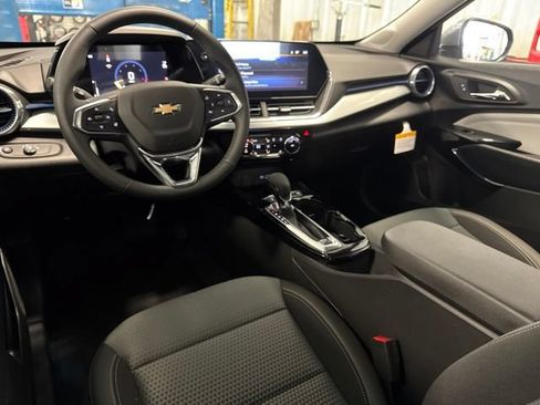 New 2026 Chevrolet Trax LT w/ Driver Confidence Package FWD image 6