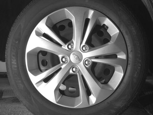Used 2024 Chevrolet Trax LS FWD image 13