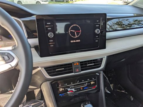 New 2025 Volkswagen Taos SE image 23