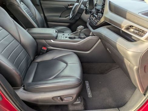 Used 2022 Toyota Highlander XLE image 34