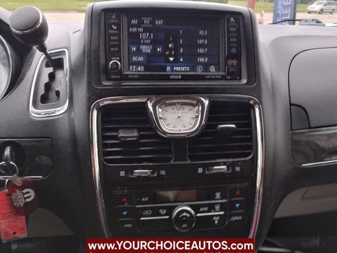 Used 2015 Chrysler Town & Country Touring image 29