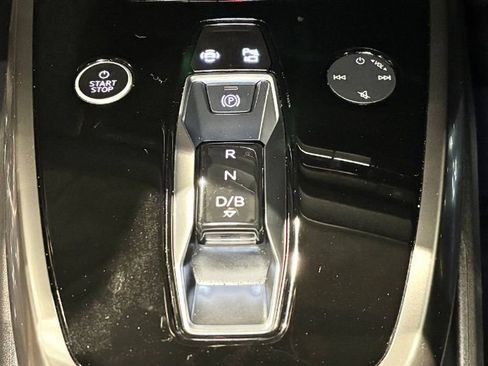 Used 2024 Audi Q4 e-tron Prestige image 33