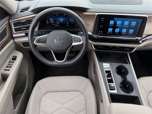 Used 2025 Volkswagen Atlas SE image 11