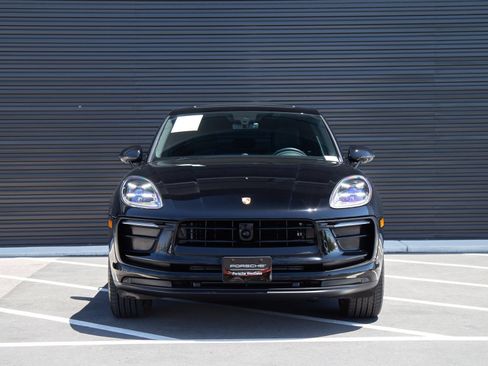 Certified 2023 Porsche Macan AWD/4WD image 10