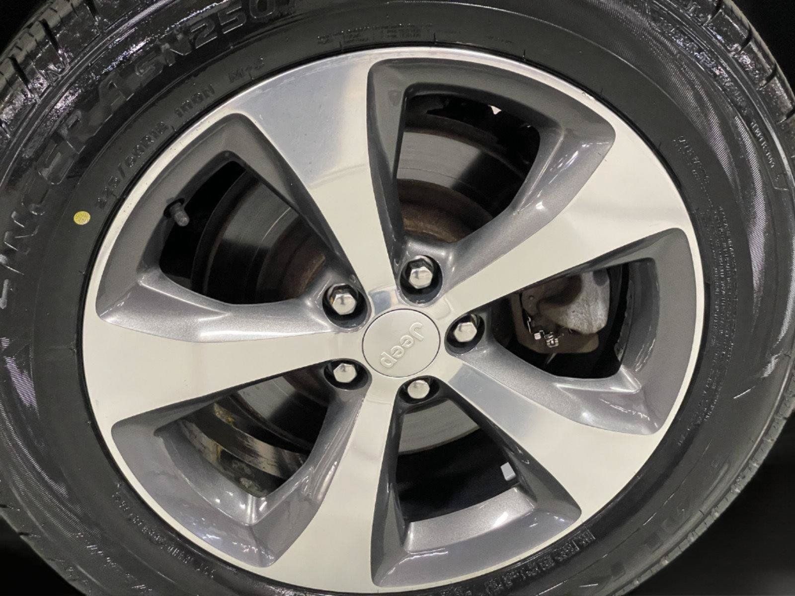 Used 2019 Jeep Cherokee Limited AWD/4WD image 16