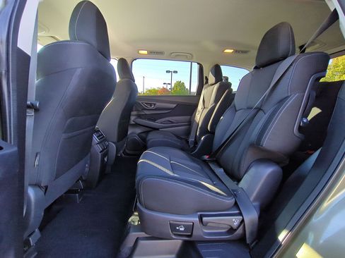 Used 2023 Subaru Ascent Premium w/ Convenience Package image 18