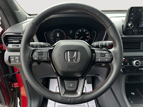 Certified 2025 Honda Pilot TrailSport image 10