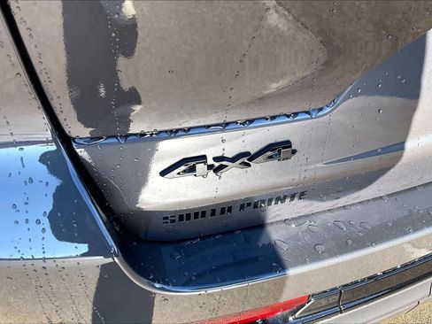 New 2025 Jeep Grand Cherokee Summit image 15