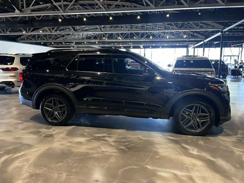 Used 2025 Ford Explorer ST-Line w/ Premium Package AWD/4WD image 4
