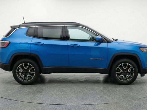 Used 2025 Jeep Compass Trailhawk w/ Trailer Tow Group AWD/4WD image 11