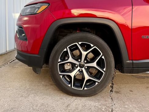 Used 2025 Jeep Compass Limited AWD/4WD image 26