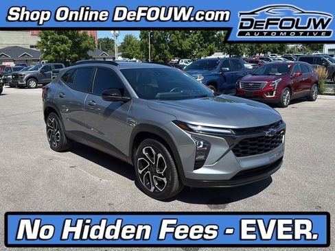 Used 2024 Chevrolet Trax RS w/ Sunroof Package FWD image 1