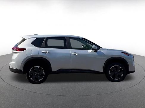 Used 2025 Nissan Rogue SV AWD/4WD image 16