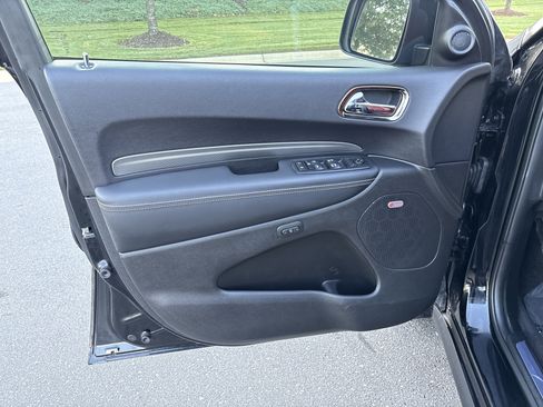 Used 2018 Dodge Durango SRT w/ Technology Group AWD/4WD image 15