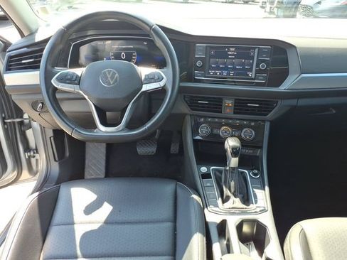 Used 2024 Volkswagen Jetta SE FWD image 16