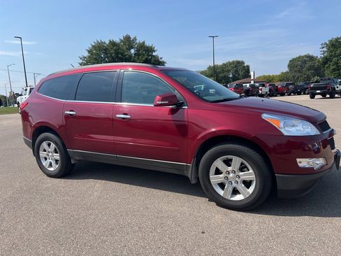 Used 2011 Chevrolet Traverse LT w/ Personal Connectivity Package image 2